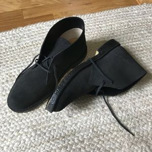 NWOT Men’s Clarks Desert Boot - Black Suede